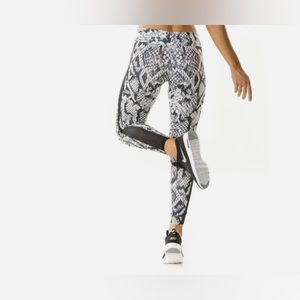 Woman’s legging Pink sun animal, print, black-and-white, a size small medium